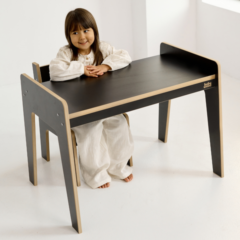 Table and chair - size M