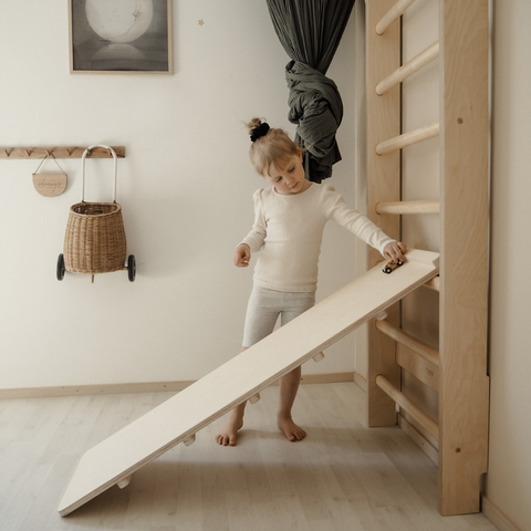 Fitwood slide-climbing frame for wall