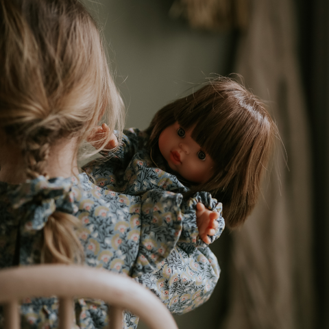Minikane 34 cm mirksinti lėlė - Chloe