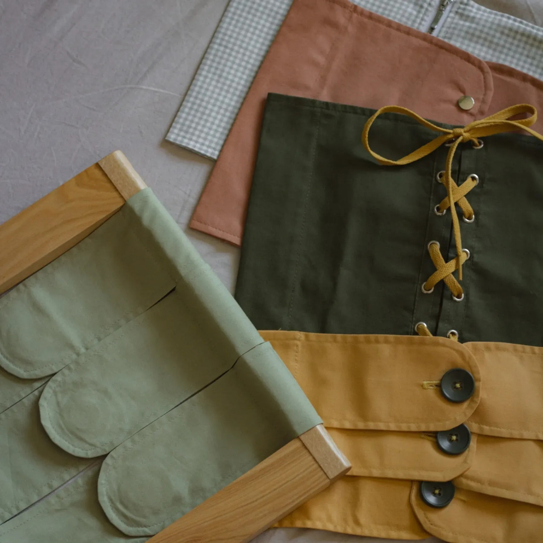 Montessori aprangos sagstymo įgūdžių rėmas su keičiamomis dalimis (5 variantai)