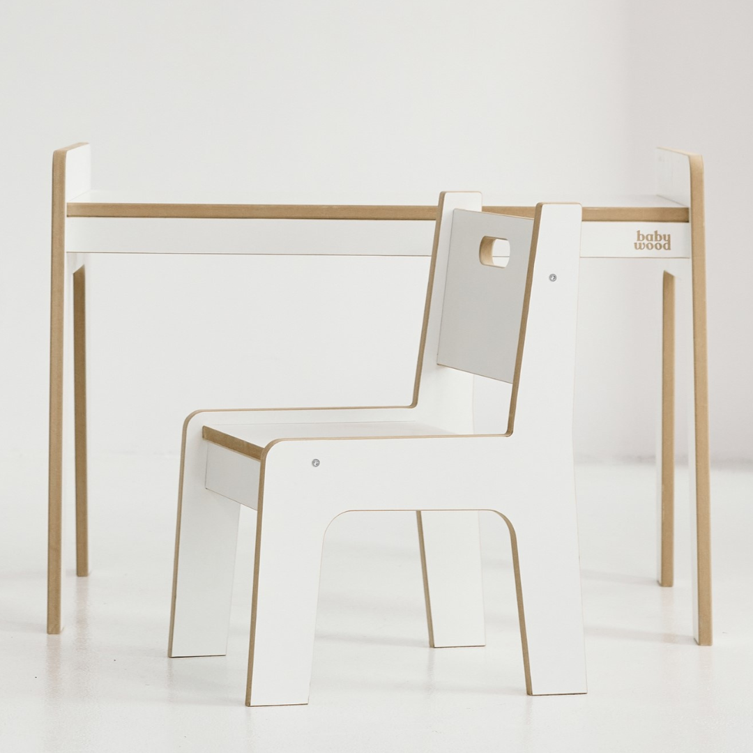 Table and chair - size M