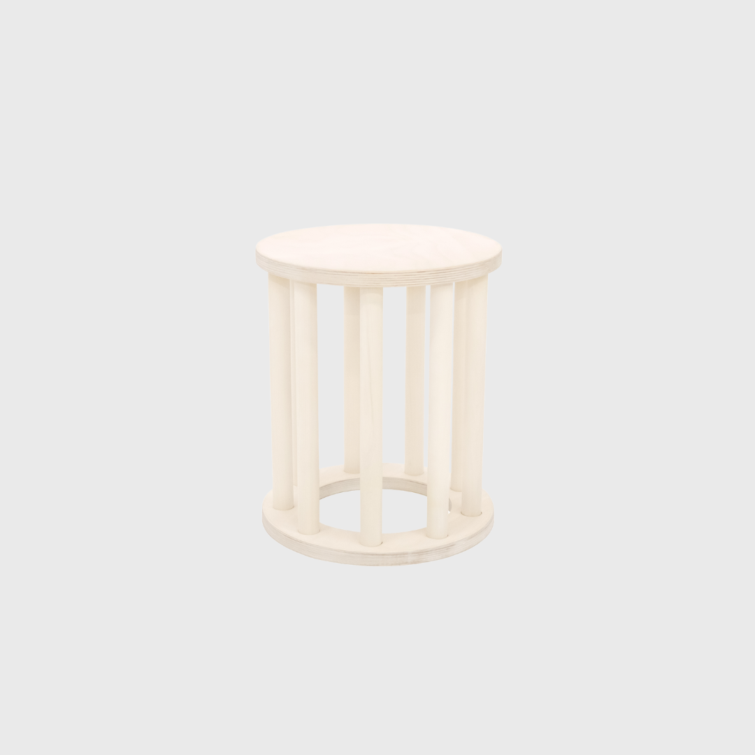 Taburetė prie arkos-stalo