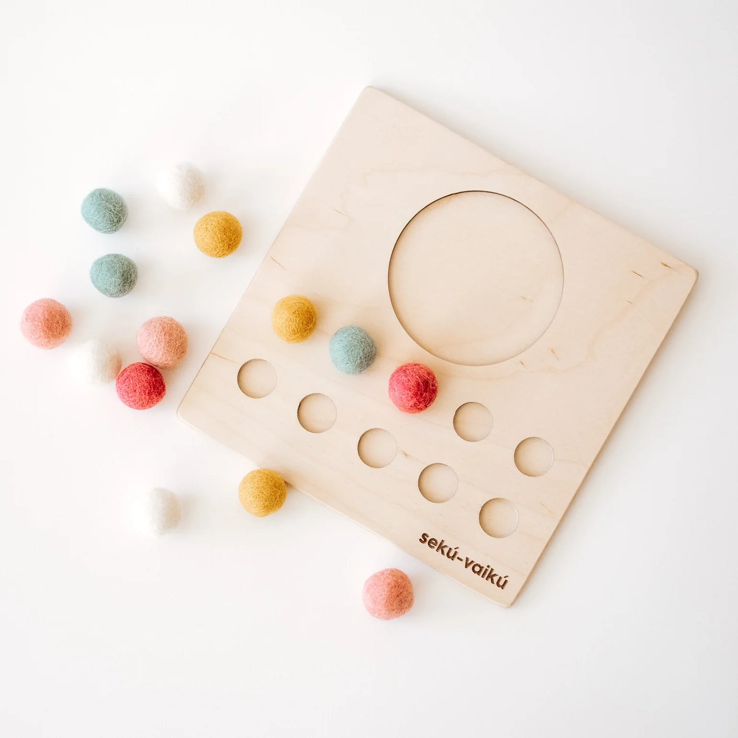 Counting set – table and wool balls