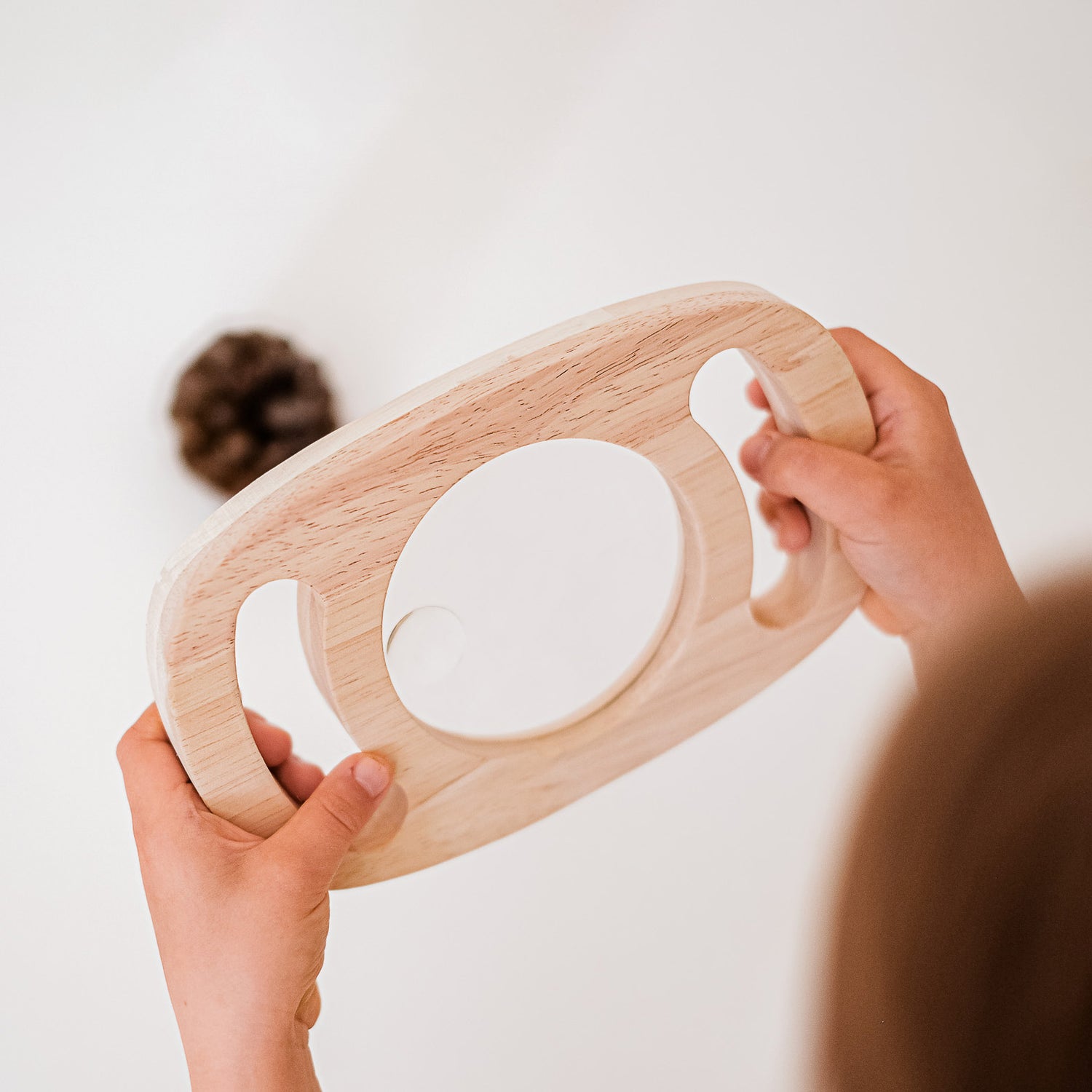 Padidinimo stiklas - lengvai laikomas